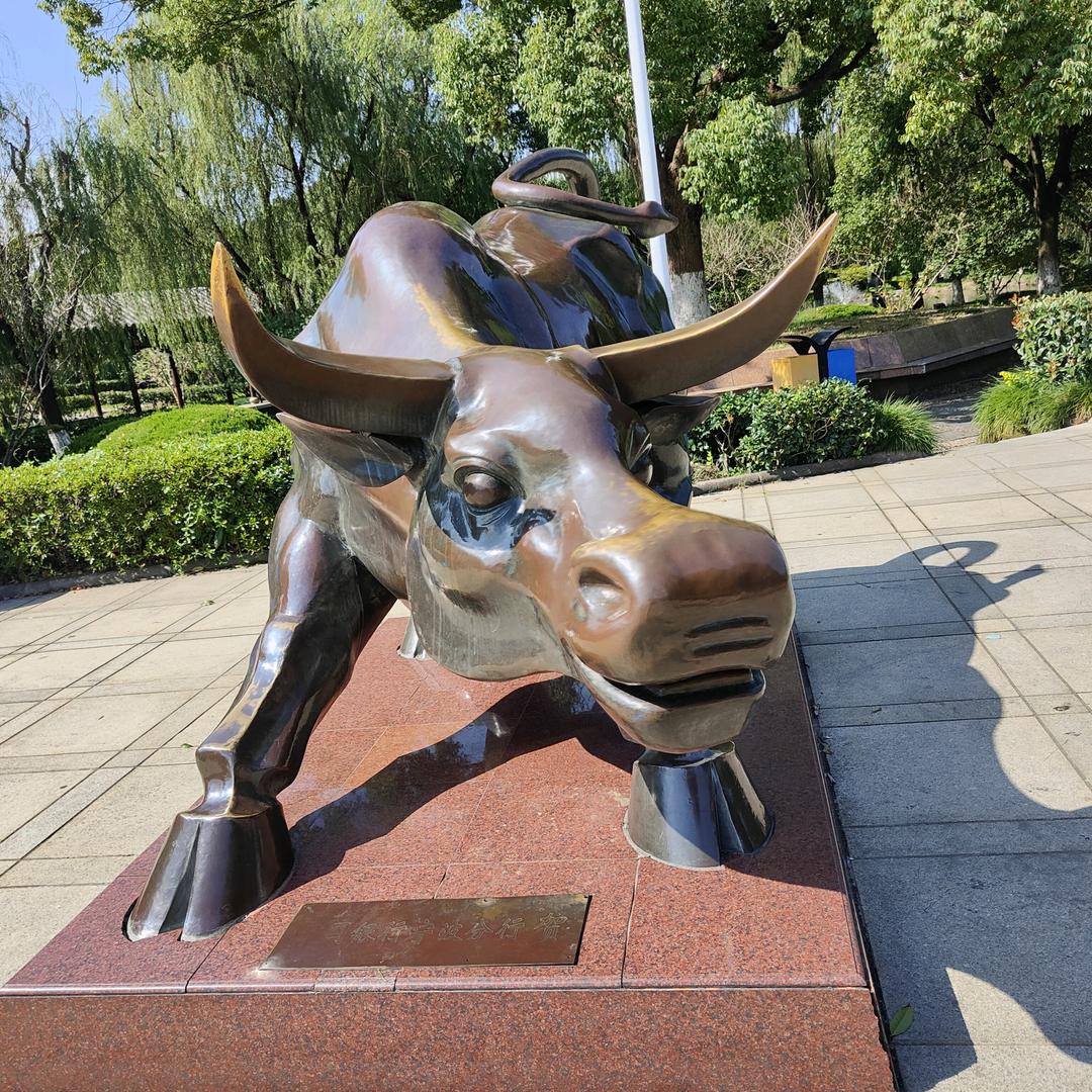 猴年老太婆，每天拿着手机就想玩抖音，