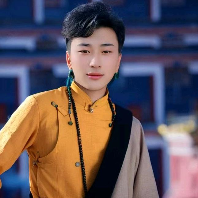 藏族男孩。       赤列，