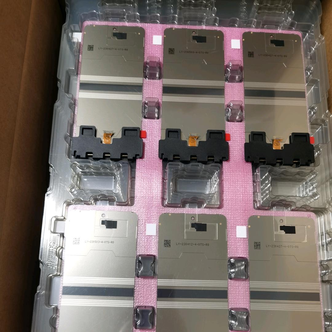 叮当猫曲面折叠屏（可接寄修）