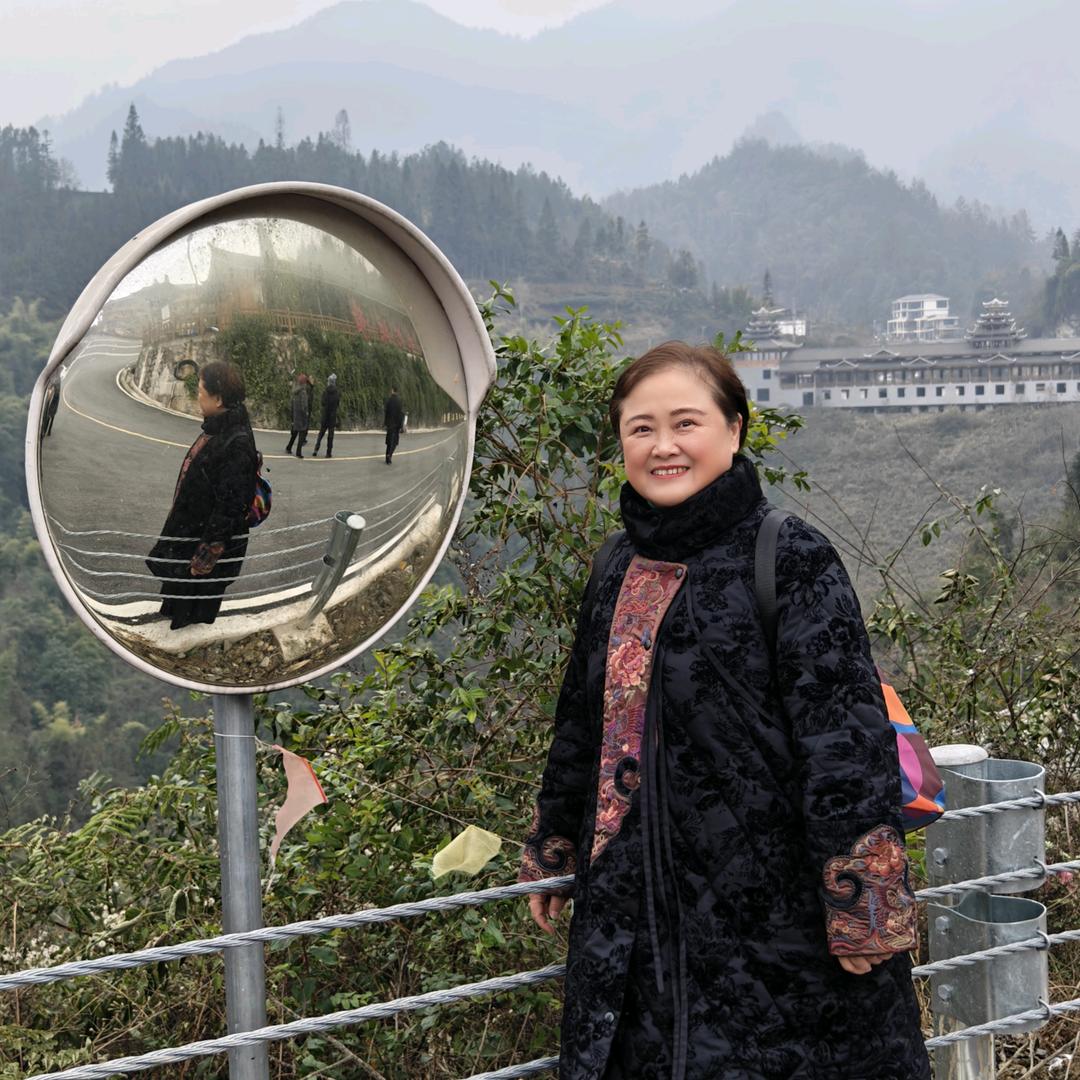 大山里的老大姐