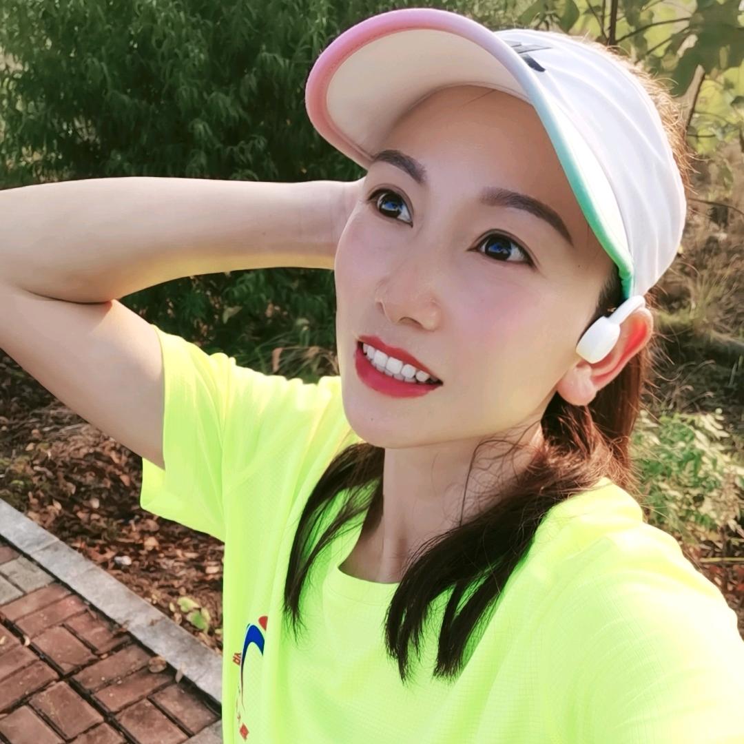 跑步的小姐姐