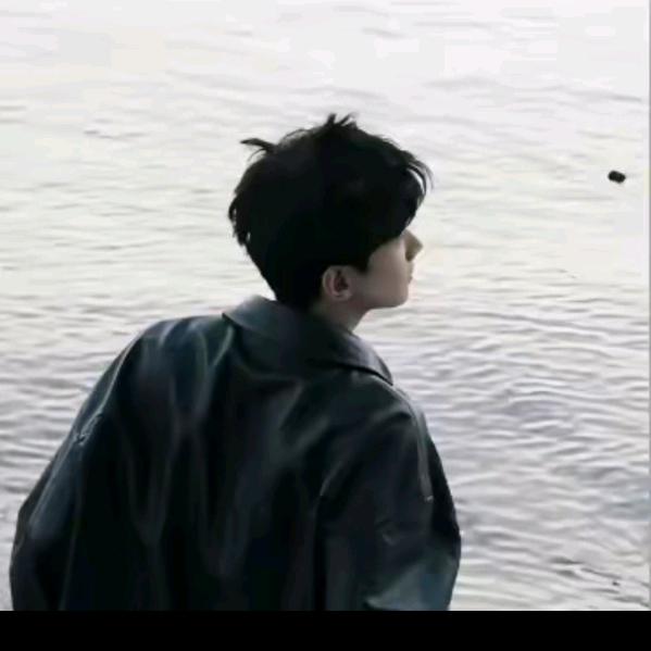 花有重开日，人无再少年。