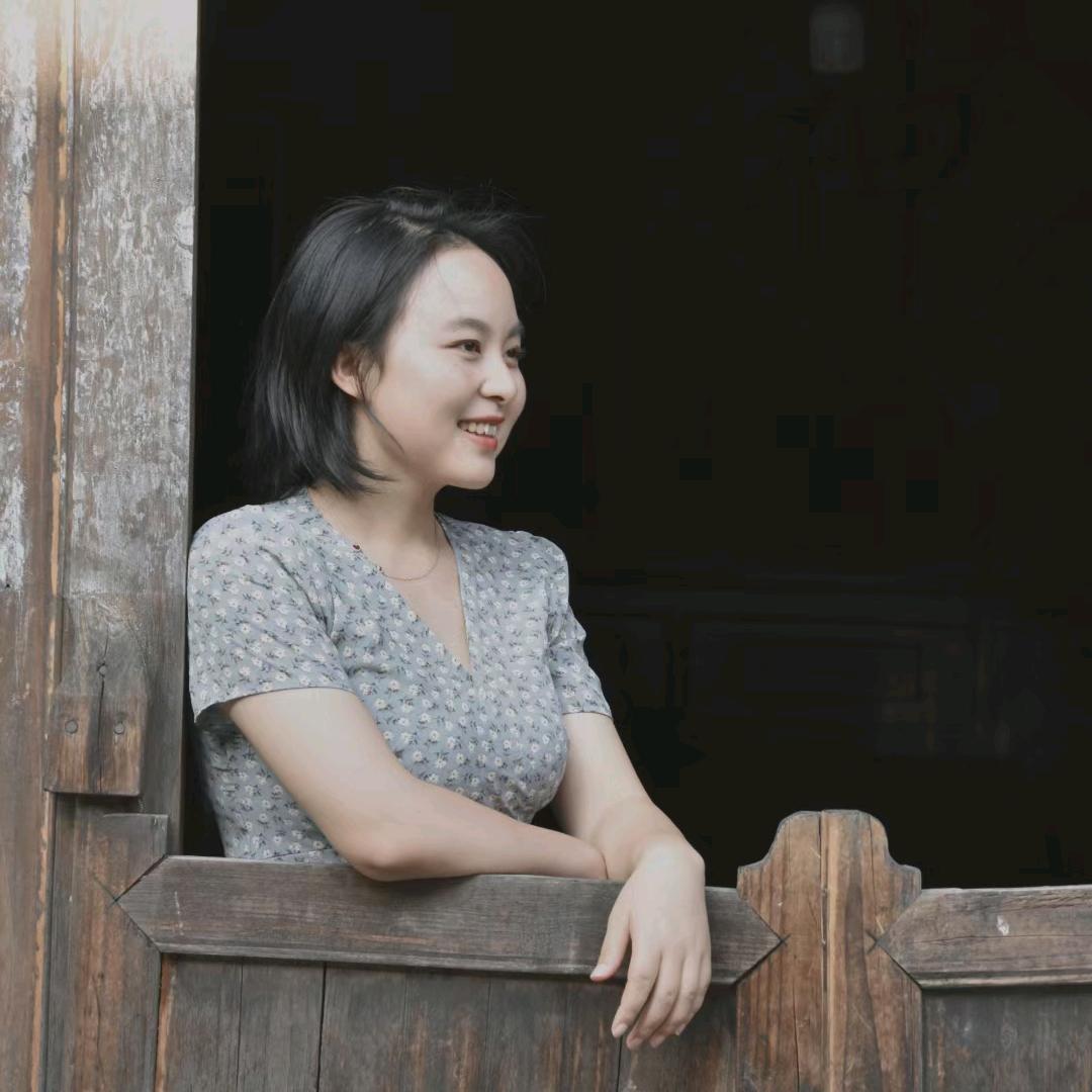 大脸爱画画