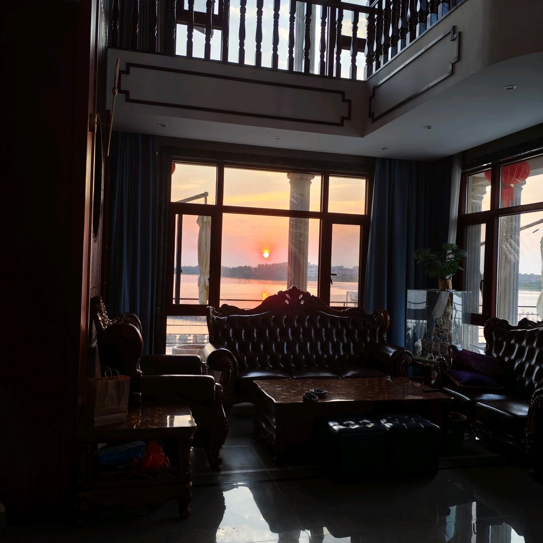 螃蟹小镇湖畔餐厅