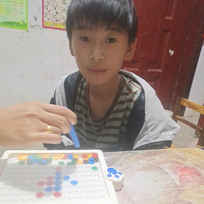 郑轩轩砖业干小活