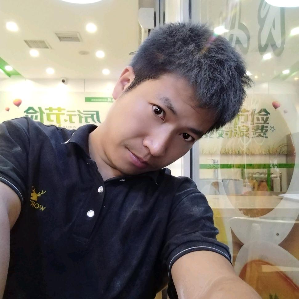 孤单的，站在风雨中