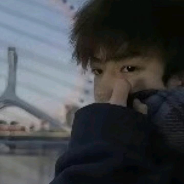 爱睡觉的小坤