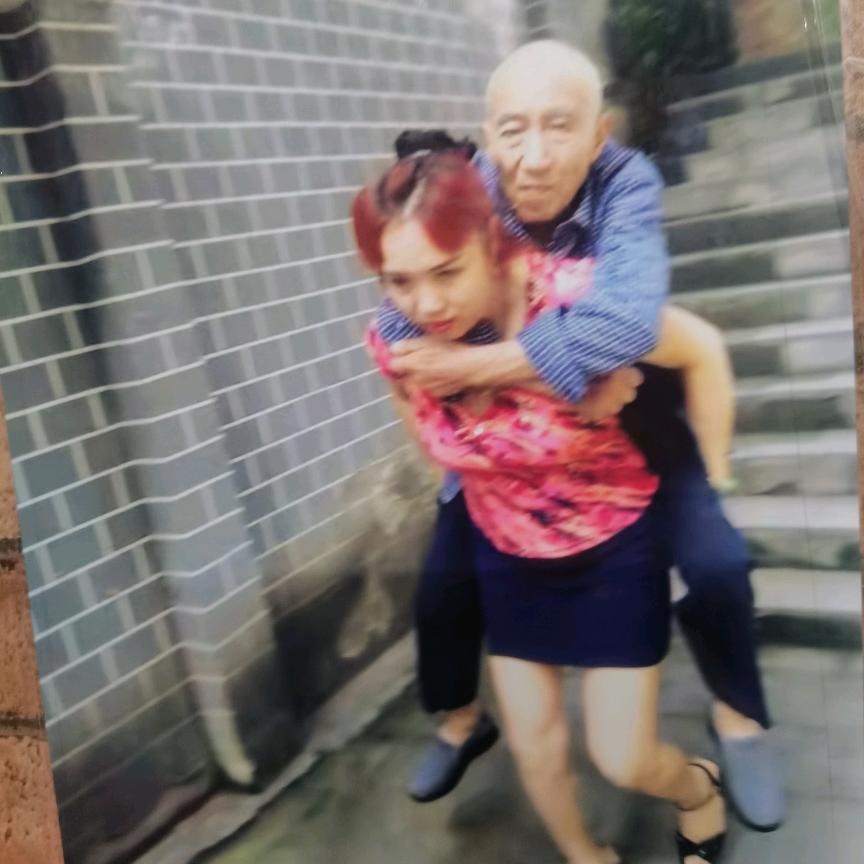 傻姐单生