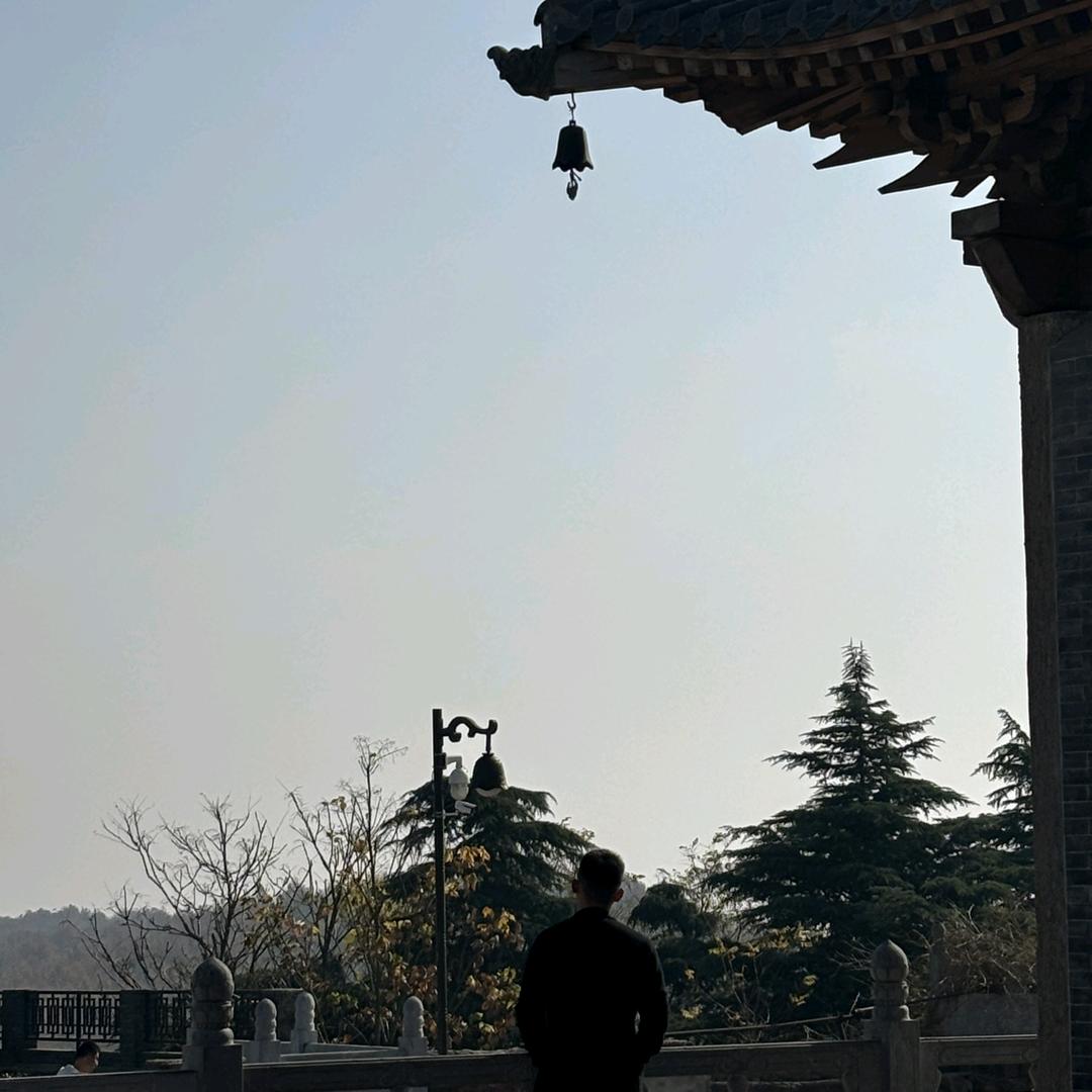 一个喜欢自我陶醉的废物