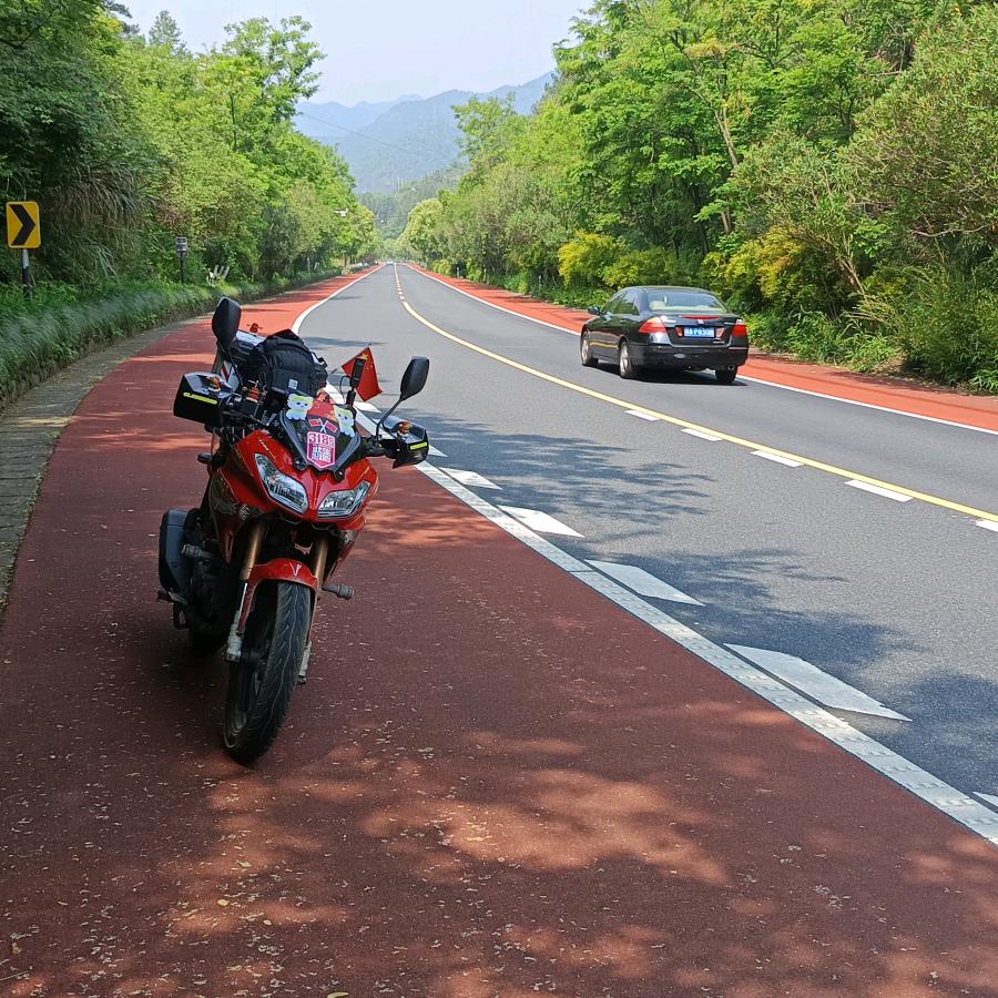 骑行在路上