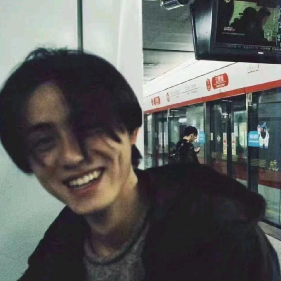 龙叔.