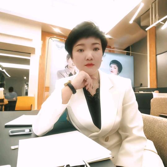 曼悦伶-素颜打造玲姐