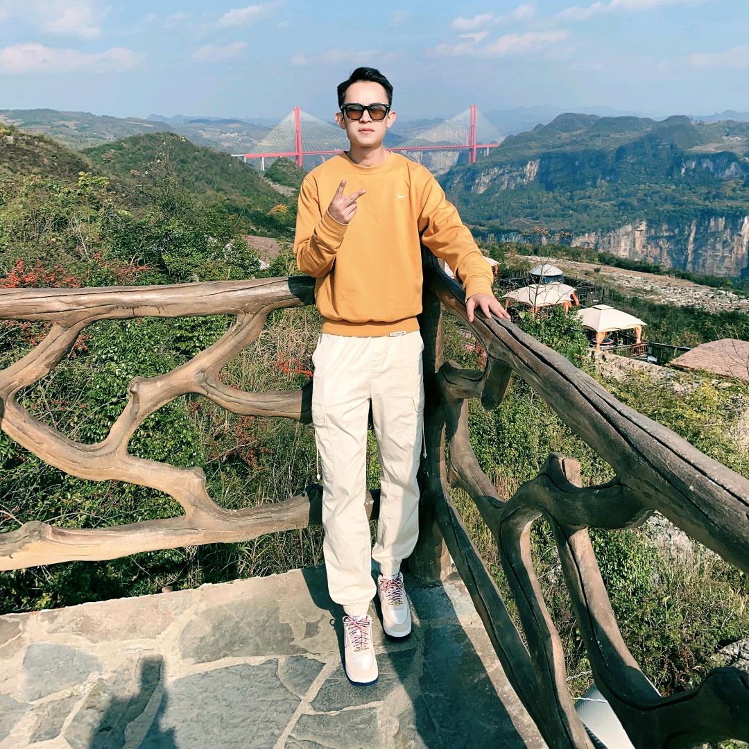 保持伟笑😃