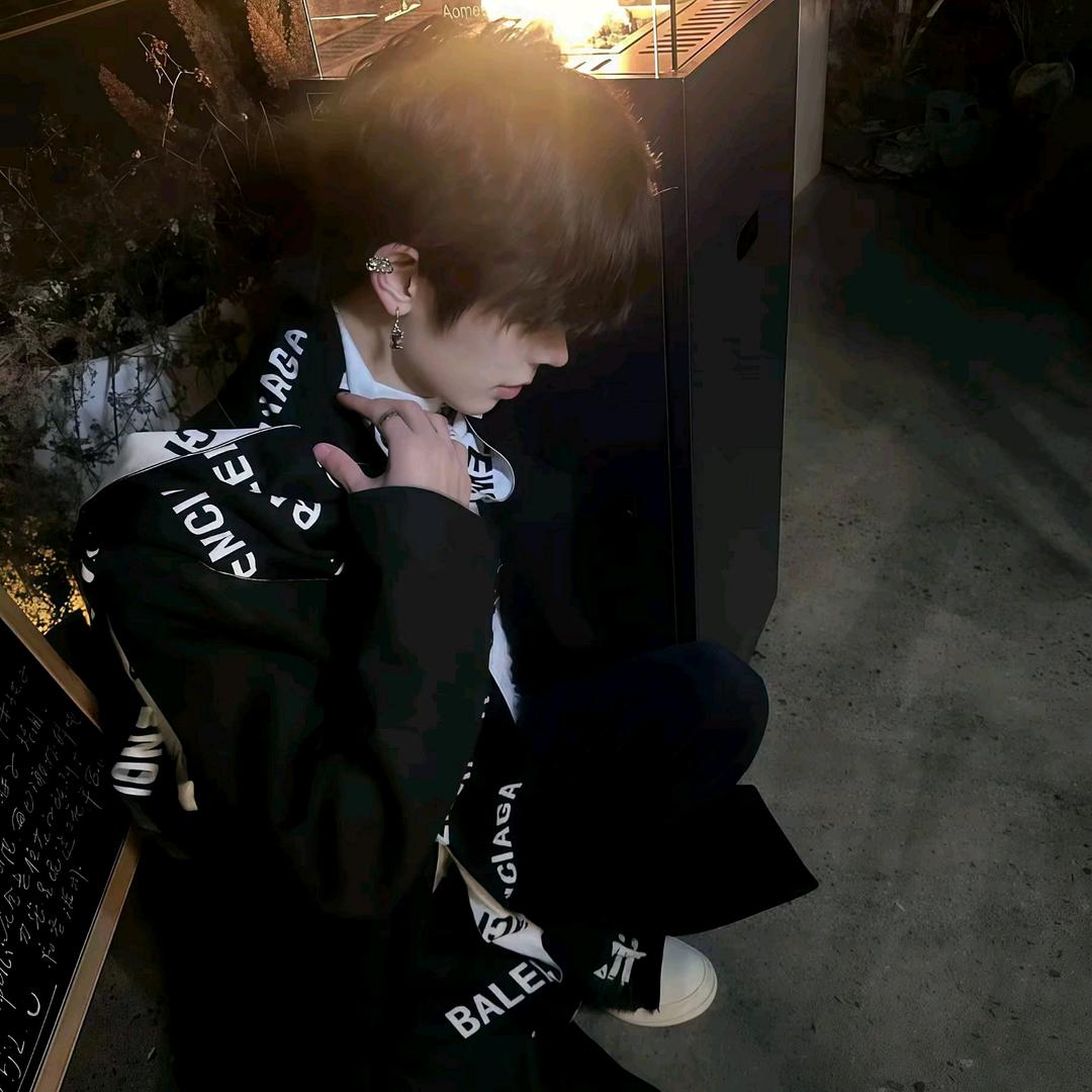 㣻罖