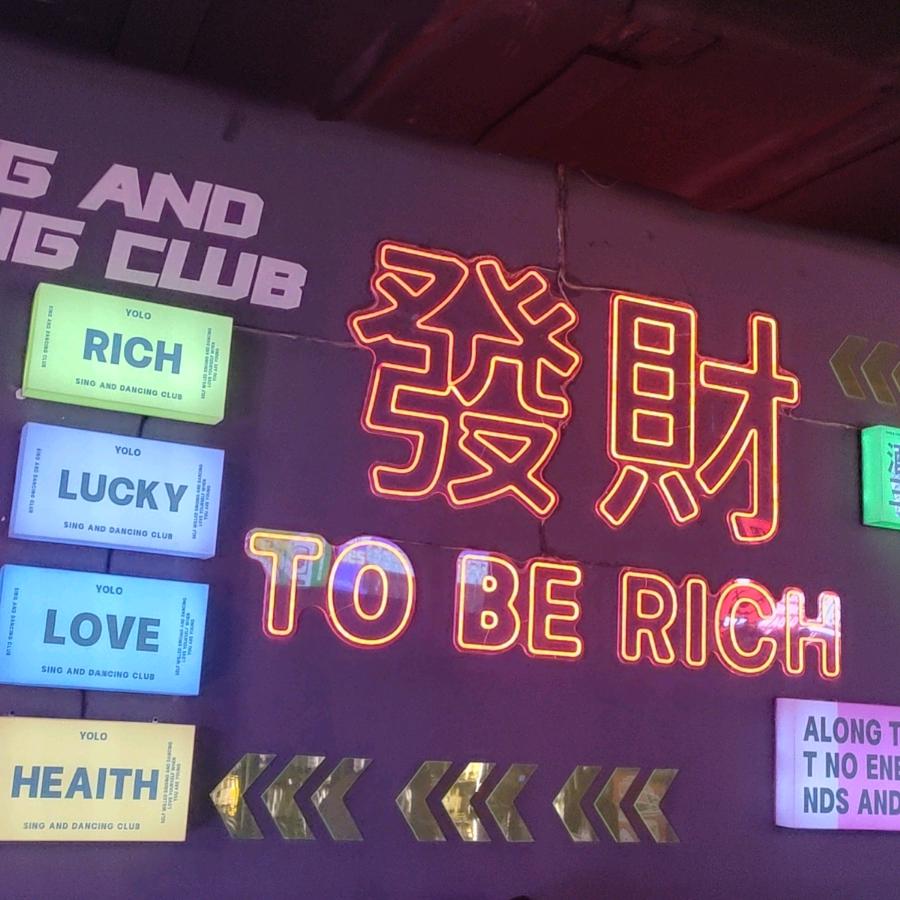 慕丿辰