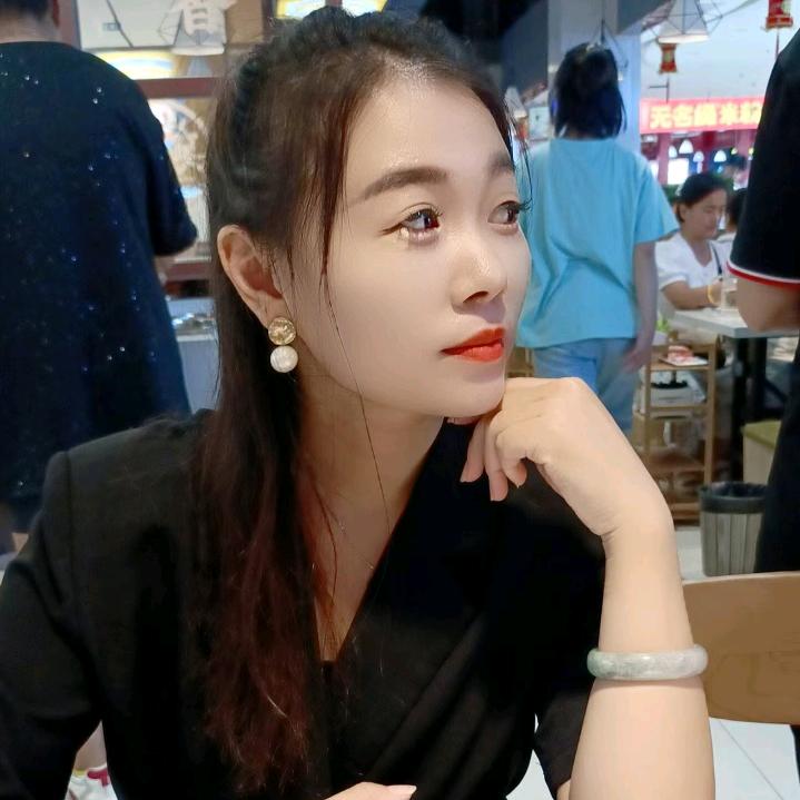 Y a I o卖电车的老板娘