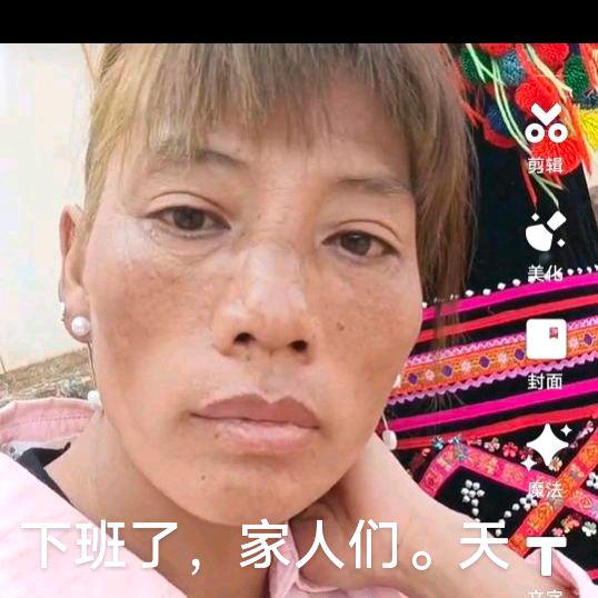 我人丑心善良的。43岁阿姨丑八怪一个。