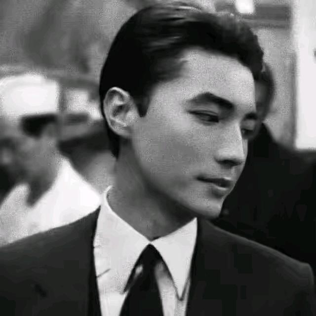 何黎