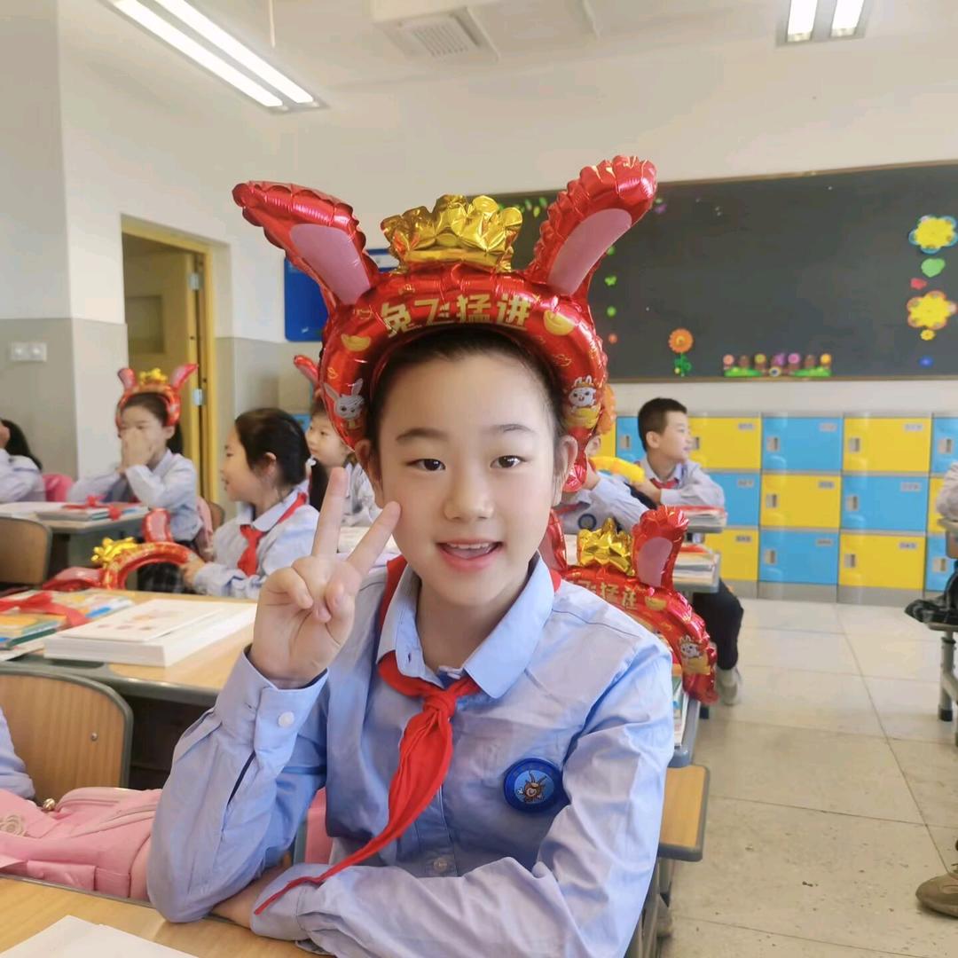 坐在门口晒太阳