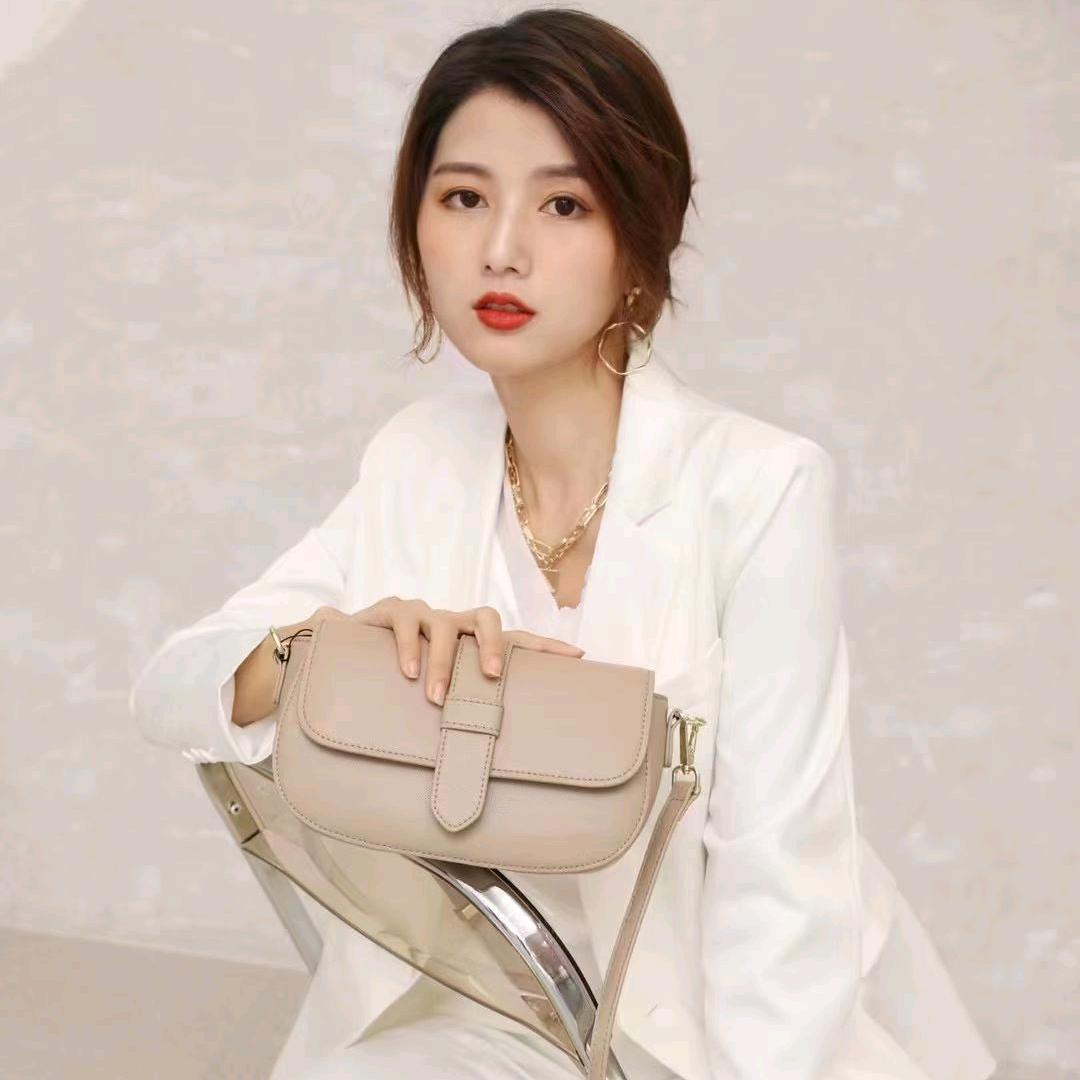 蓝薇服饰
