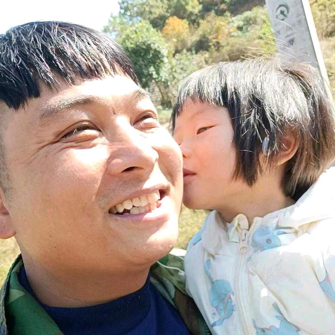 豆芽和大伟爸