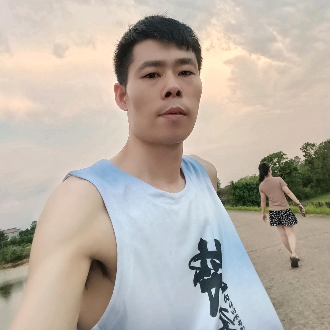 小何哥