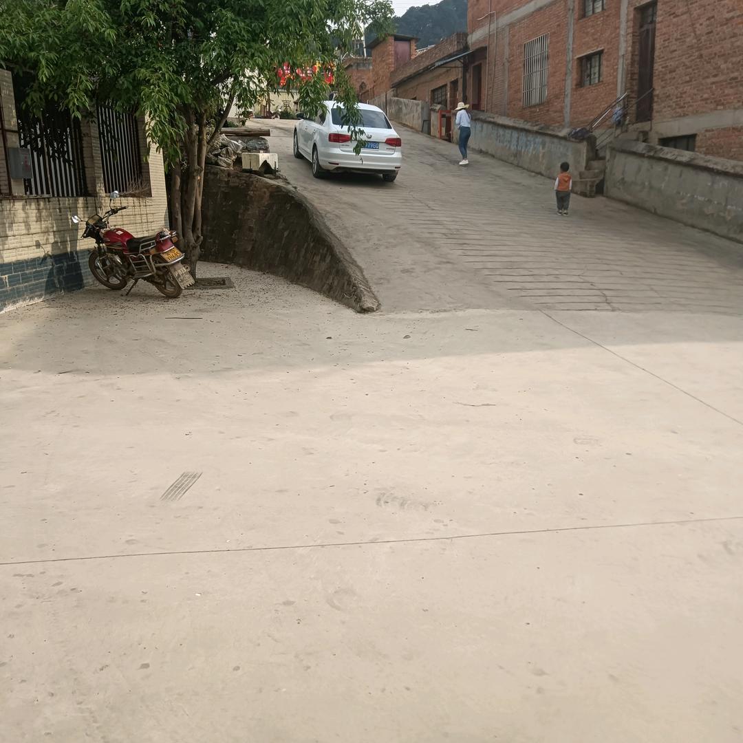 物是人非