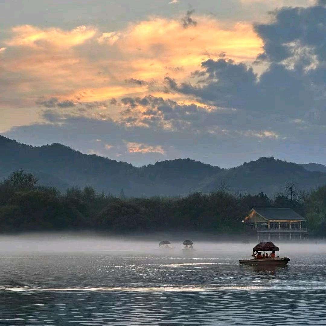 金庸（无偿点灯）