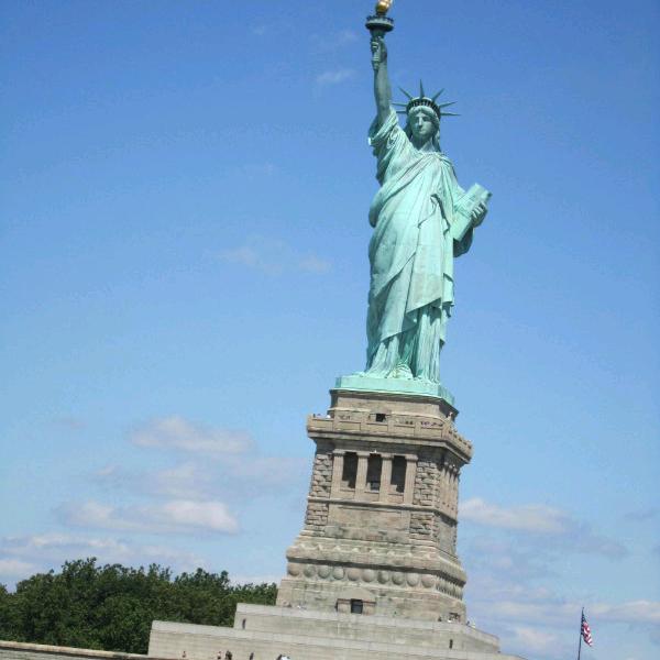 🎄◟(˶> ᎑ <˶)◞🎄美芳