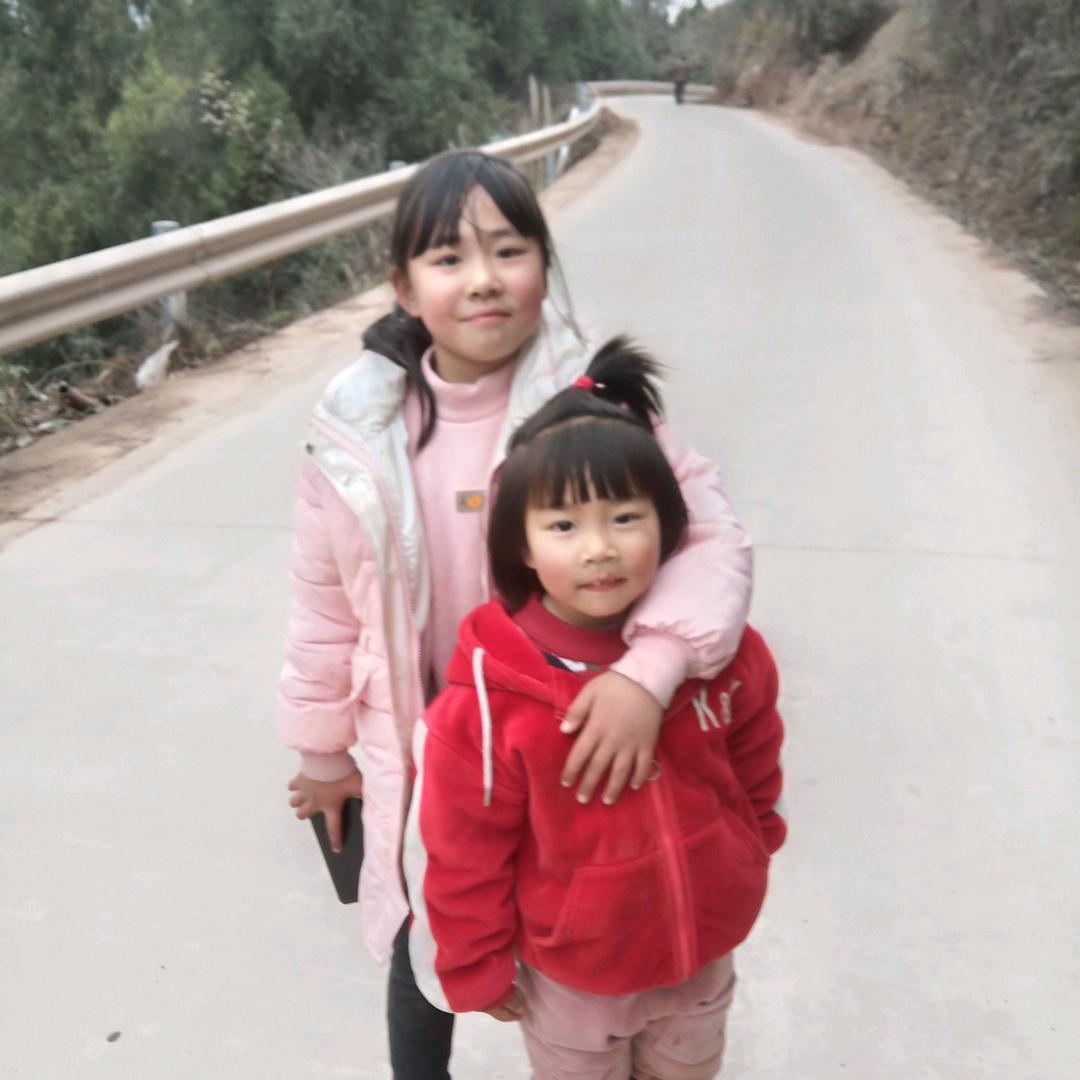 王玥鑫，赵玥婷奶奶