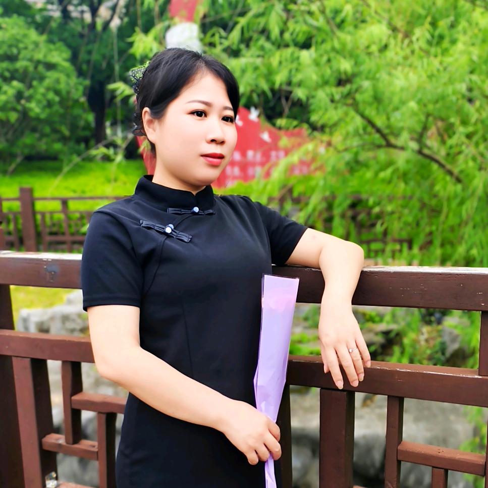 若曦，(手舞)