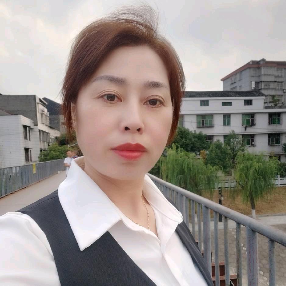 李芳