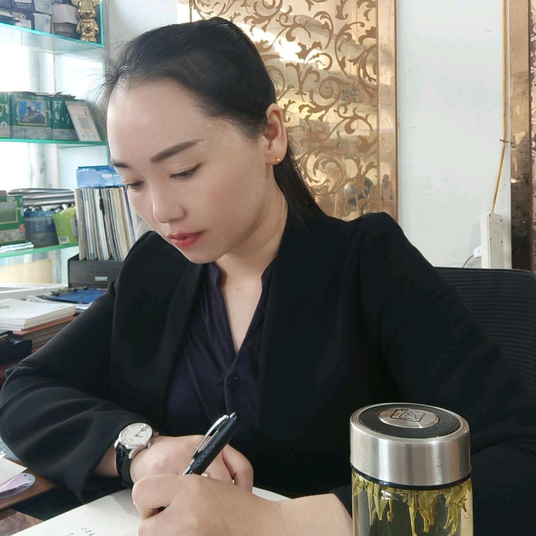 王雪琴 华伟玻璃