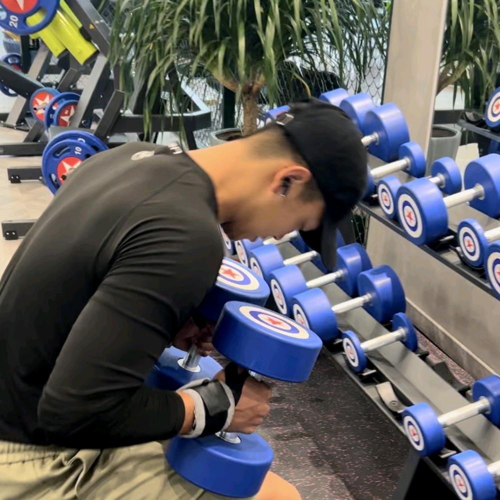 游泳健身馆大兵