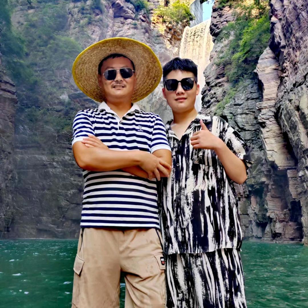 伟哥家烧饼夹热羊肉