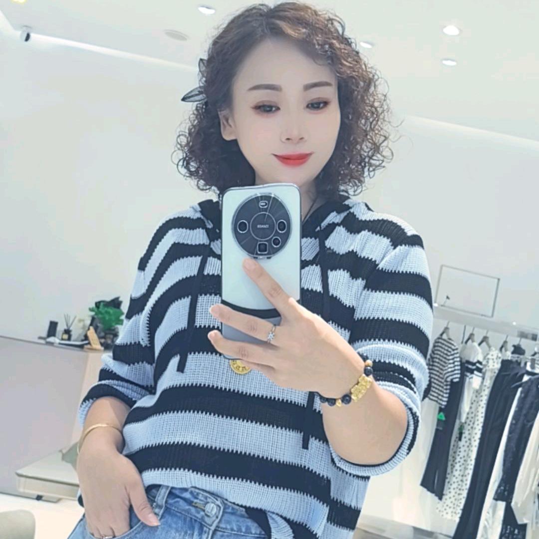 野三关步行街.朗文斯汀