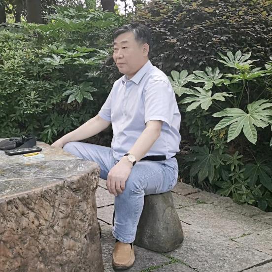 行医四十余载退休老胡医生
