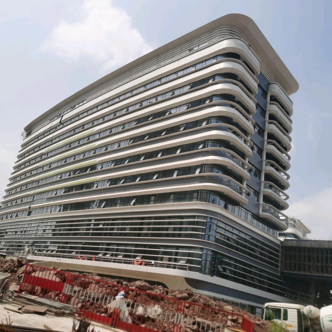 成都聚轩廷建筑劳务有限公司：玻璃铝板石材