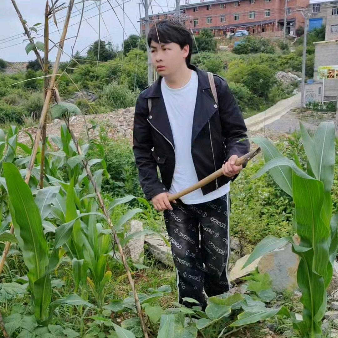 小华爱山歌