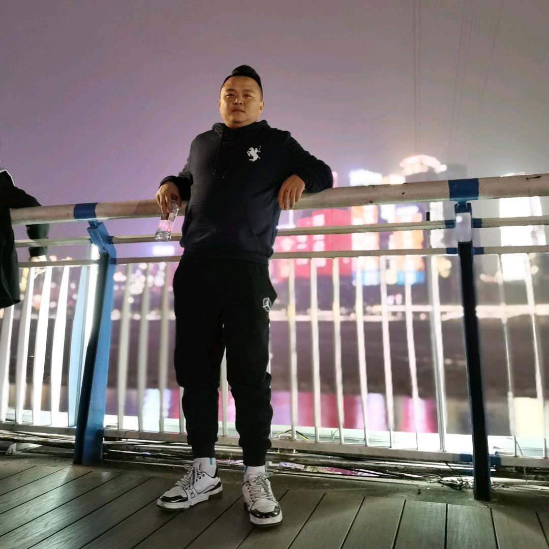 (っ'-')╮=͟͟͞͞🎁) ﾟдﾟ