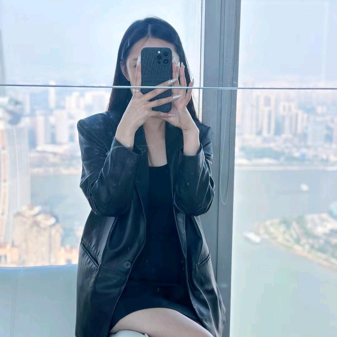 摇摇发呆脑