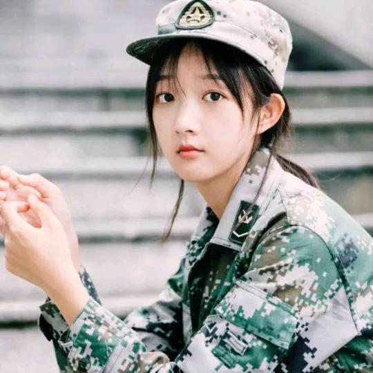 嘻 嘻  ₍˄·͈༝·͈˄*₎◞ ̑̑