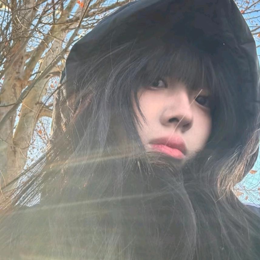 彤彤彤-.