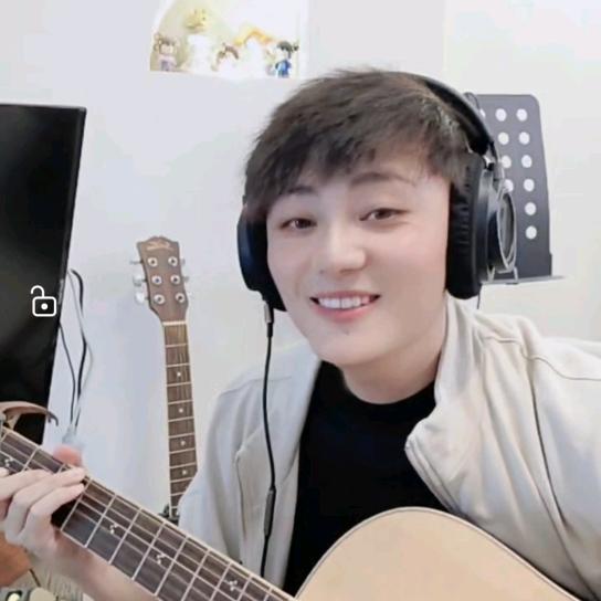 弹笑疯森🎸晚8：18