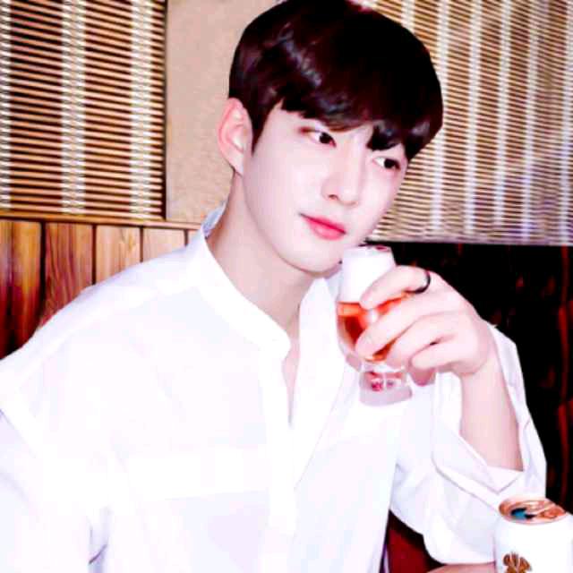 此生我只爱依恋女装。