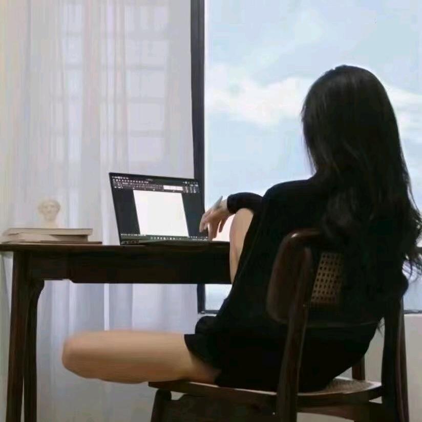 注意看，这个女人叫小米