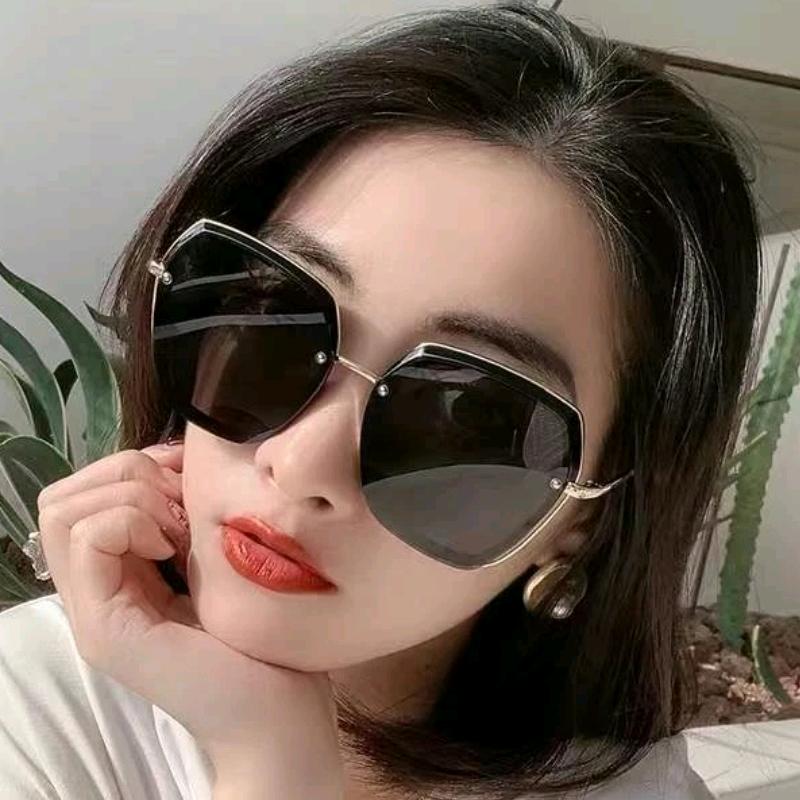 琪琪眼镜铺（好物在橱窗）