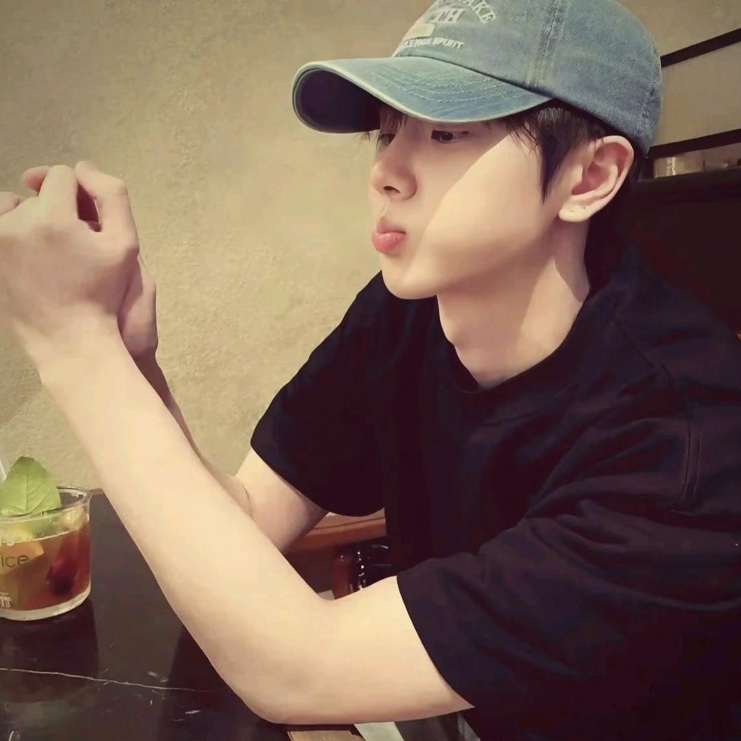 ￴￴￴ ￴ ￴￴ ￴ ￴ ￴