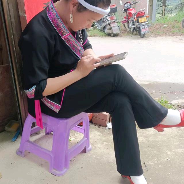 婄艳
