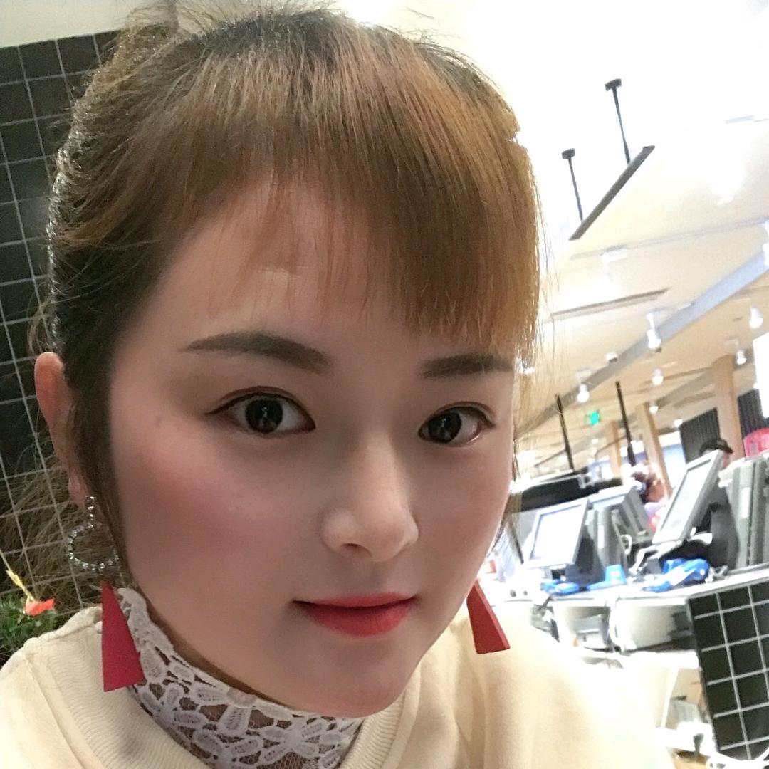 新亚太珠宝：姣姣💍🍷🌹